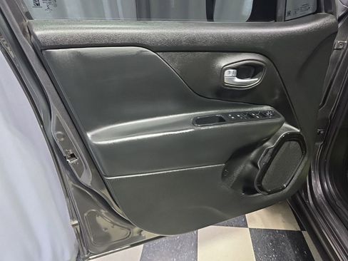 Used 2016 Jeep Renegade Latitude AWD/4WD image 18