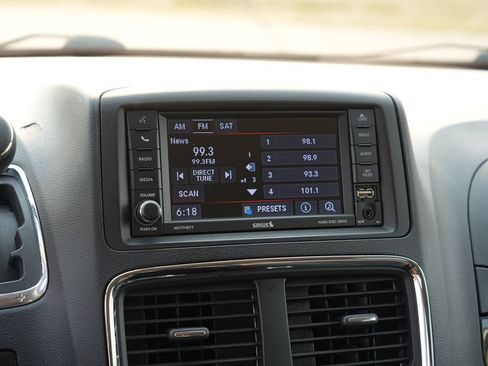 Used 2018 Dodge Grand Caravan SE w/ UConnect Hands-Free Group FWD image 21