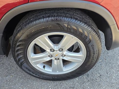 Used 2021 Chevrolet Trax LT w/ LT Convenience Package FWD image 30
