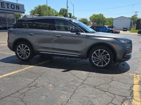 Used 2024 Lincoln Corsair AWD w/ Equipment Group 101A image 4