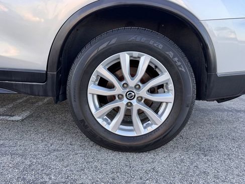 Certified 2018 Nissan Rogue SV w/ Sun & Sound Touring Package image 9