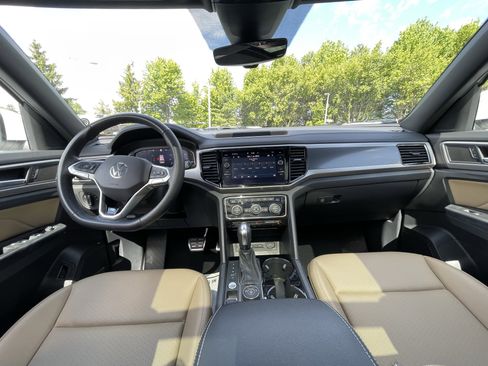 Used 2020 Volkswagen Atlas Cross Sport SEL R-Line AWD/4WD image 17