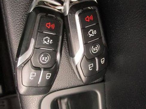 Used 2017 Ford Explorer XLT w/ Equipment Group 202A image 18