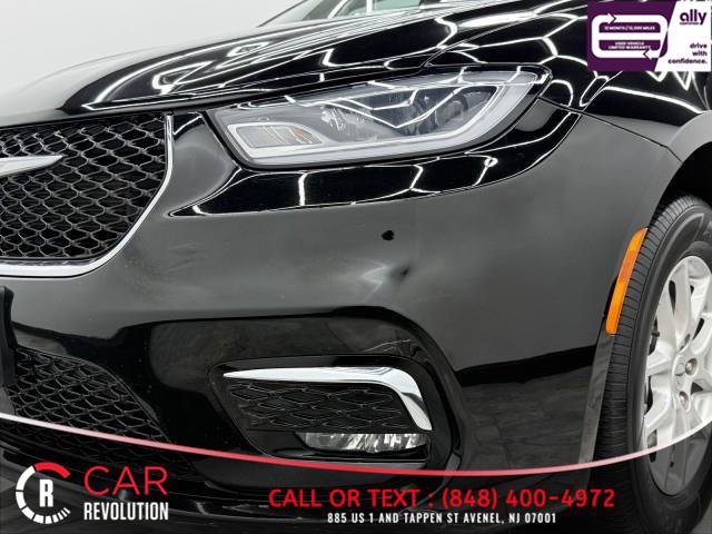 Used 2024 Chrysler Pacifica Touring-L FWD image 71