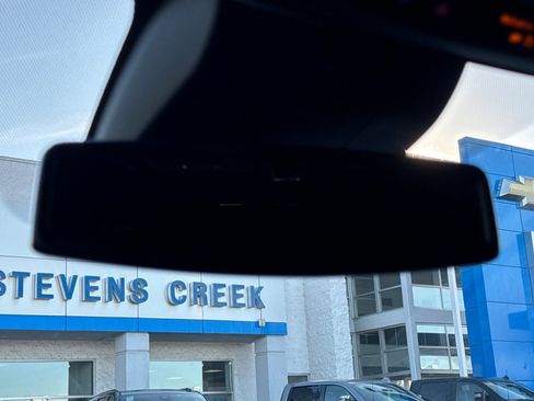 Used 2025 Chevrolet Suburban Premier image 27