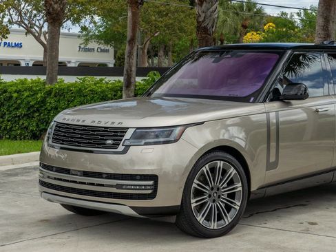 Used 2023 Land Rover Range Rover SE image 2