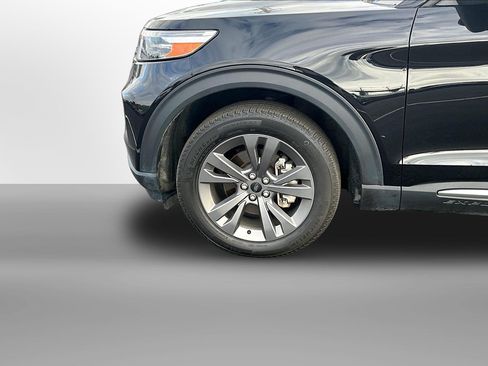 Used 2023 Ford Explorer XLT w/ Equipment Group 202A AWD/4WD image 3