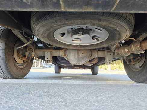 Used 2017 Chevrolet Express 2500 image 34