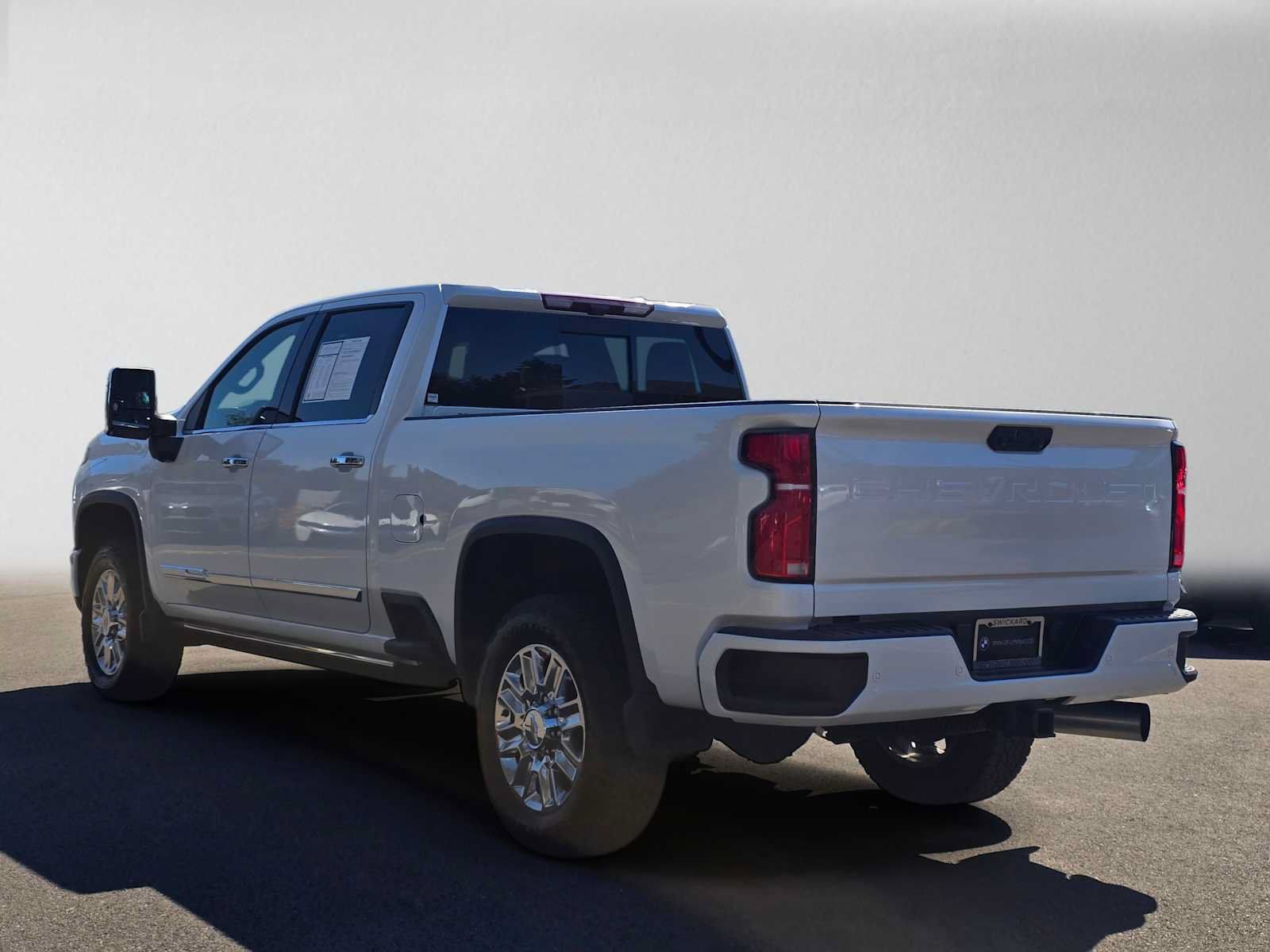 Used 2024 Chevrolet Silverado 2500 High Country w/ Technology Package AWD/4WD image 5