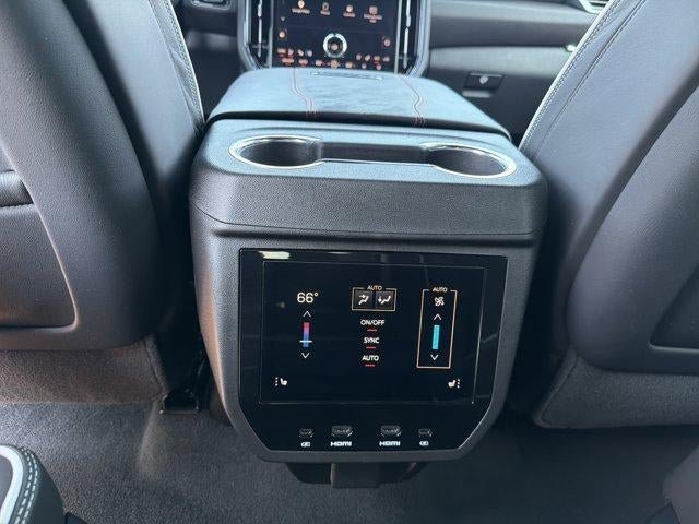 Used 2025 GMC Yukon AT4 Ultimate AWD/4WD image 23