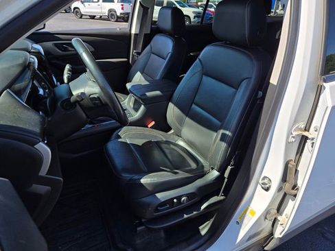 Used 2021 Chevrolet Traverse RS w/ LPO, Floor Liner Package FWD image 9