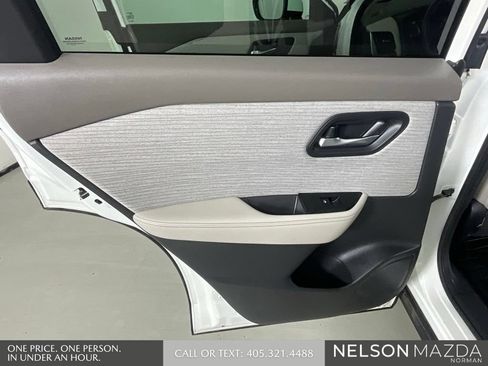 Used 2022 Nissan Rogue SV FWD image 18
