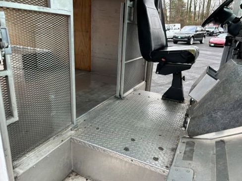 Used 2013 Ford E-350 and Econoline 350 Super Duty w/ Air Conditioning Prep Pkg image 21