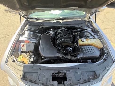 Used 2016 Chrysler 300 C RWD image 10