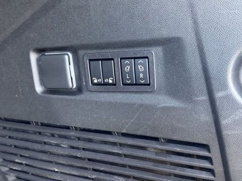 Used 2022 Chevrolet Tahoe LT w/ LT Signature Plus Package image 32