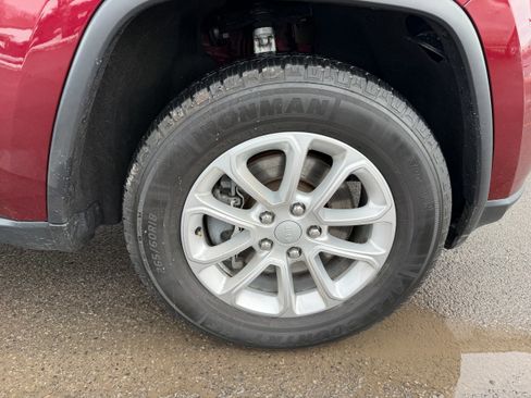 Used 2022 Jeep Grand Cherokee Laredo E image 5