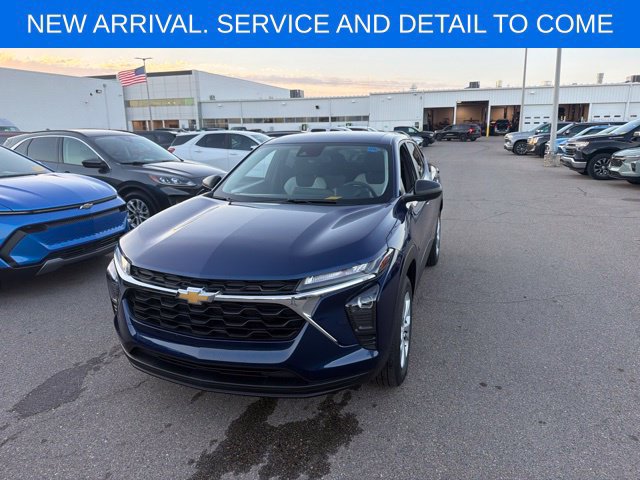 Used 2024 Chevrolet Trax LS FWD image 1