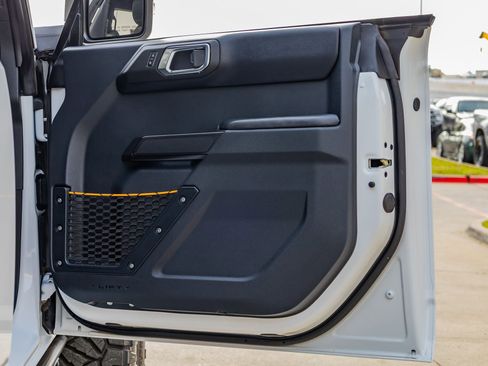 Used 2024 Ford Bronco Badlands image 38