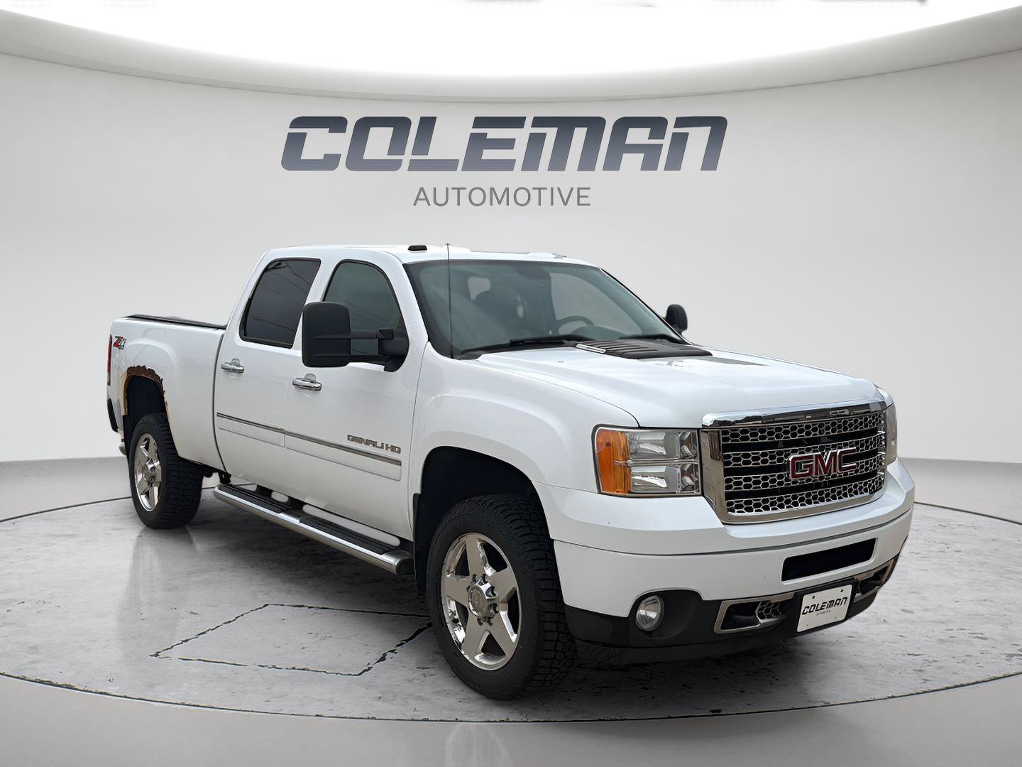Used 2014 GMC Sierra 2500 Denali w/ Suspension Package, Off-Road AWD/4WD image 11