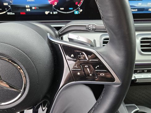 Used 2025 Mercedes-Benz GLS 450 4MATIC image 30