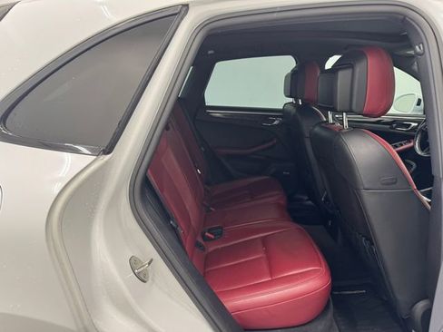 Used 2022 Porsche Macan S image 18