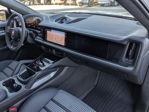 Certified 2025 Porsche Cayenne S image 26