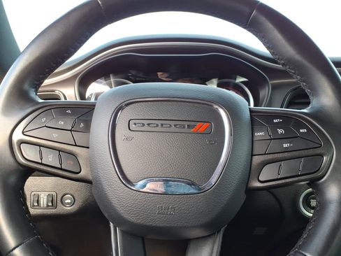 Used 2022 Dodge Challenger SXT image 24