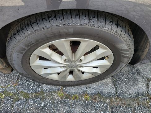 Used 2016 Kia Sedona EX image 7