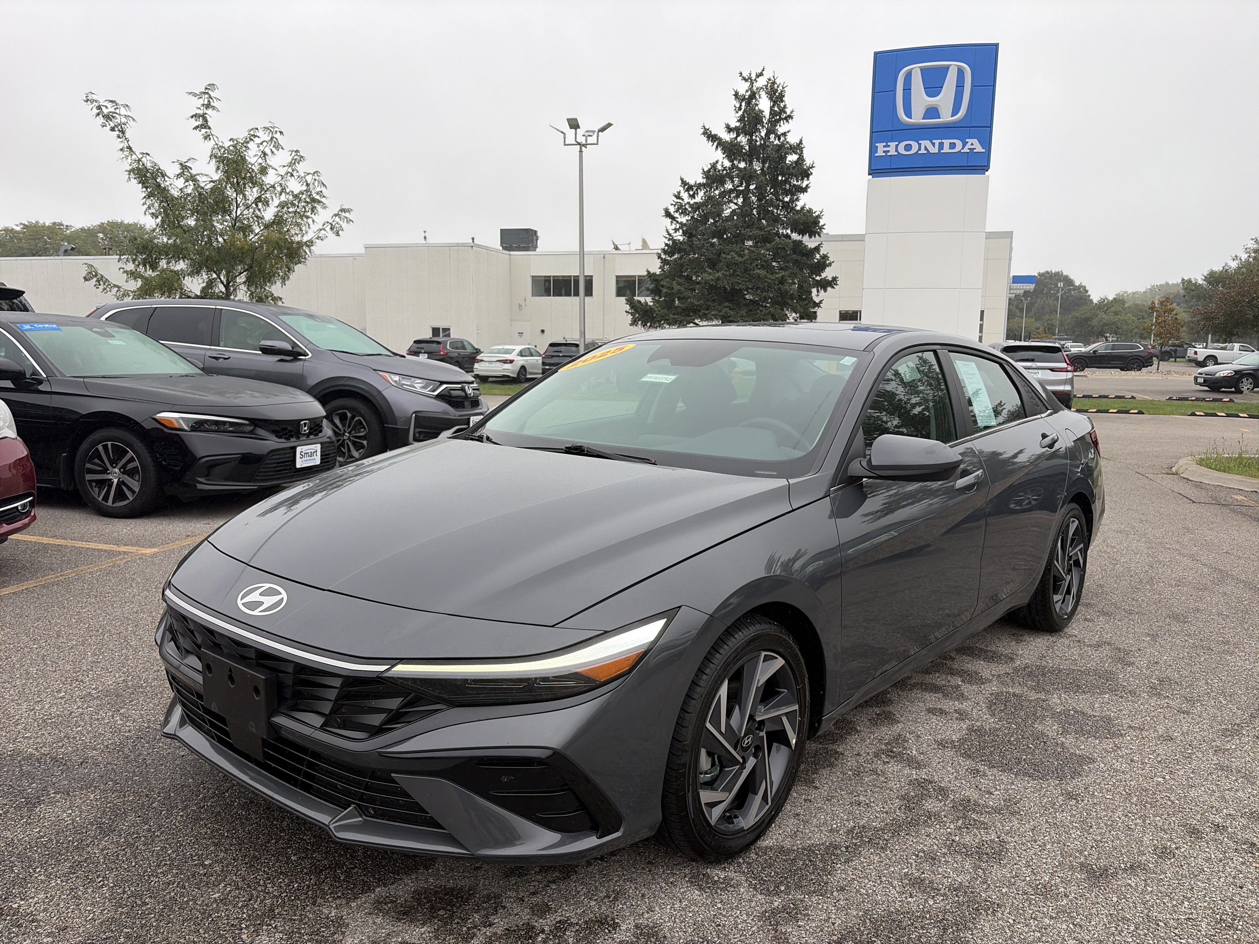 Used 2025 Hyundai Elantra SEL FWD image 1