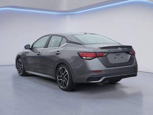 Used 2025 Nissan Sentra SR w/ SR Premium Package image 4