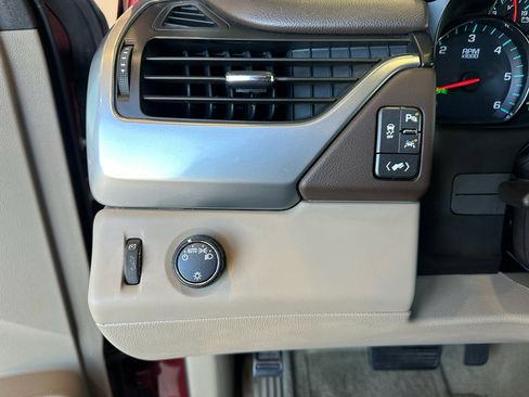 Used 2016 Chevrolet Suburban LT image 18