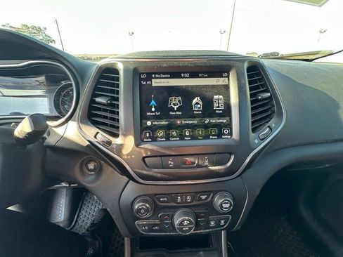 Used 2021 Jeep Cherokee Trailhawk w/ Sun, Sound & Nav Group AWD/4WD image 15
