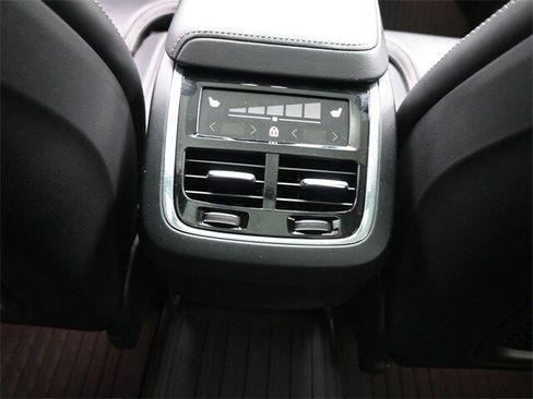 Certified 2022 Volvo XC60 B6 Inscription w/ Advanced Package image 21