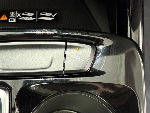 Used 2024 Chevrolet Trax LT w/ Sunroof Package image 22