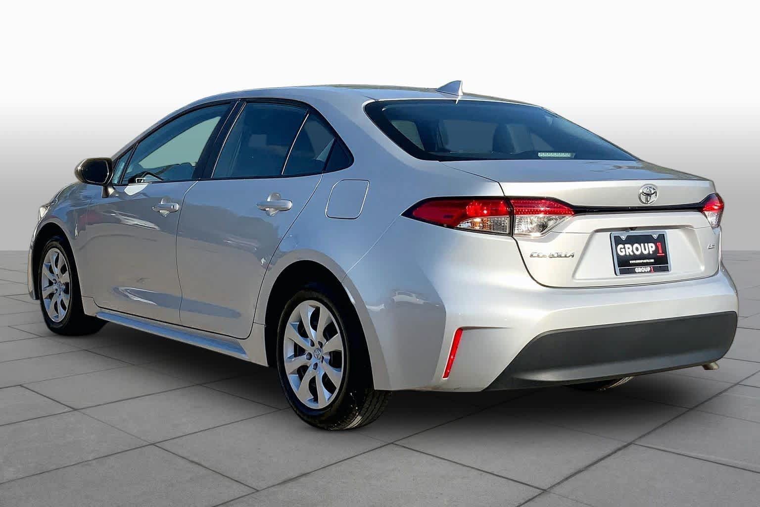 Used 2025 Toyota Corolla LE FWD image 12