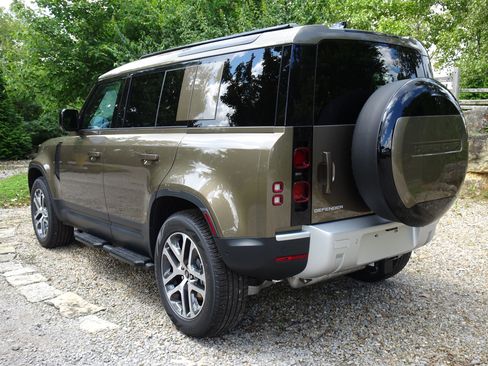 New 2025 Land Rover Defender 110 S AWD/4WD image 10