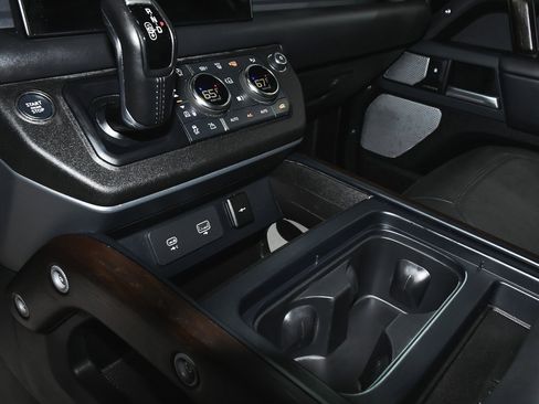 Used 2024 Land Rover Defender 130 X image 29