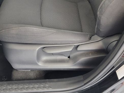 Used 2019 Toyota C-HR XLE FWD image 16