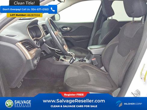 Used 2016 Jeep Cherokee Latitude w/ Comfort/Convenience Group image 9