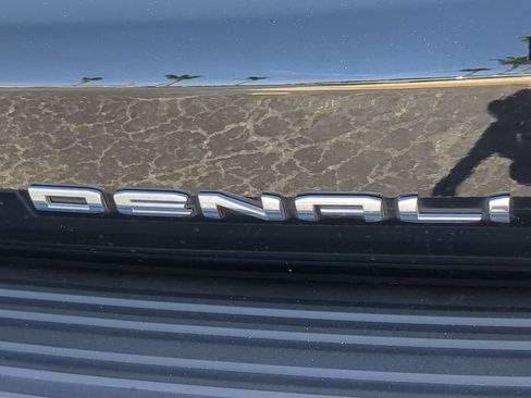 Used 2023 GMC Yukon XL Denali Ultimate AWD/4WD image 12