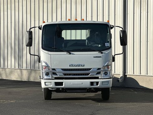 Used 2024 Isuzu NPR image 3
