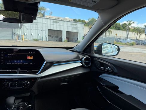 Used 2025 Chevrolet Trax LT image 33