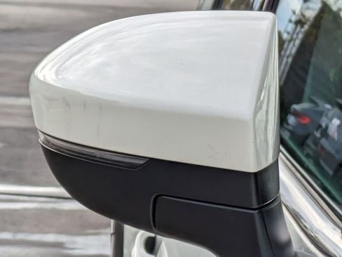 Used 2022 Nissan Pathfinder SV image 13