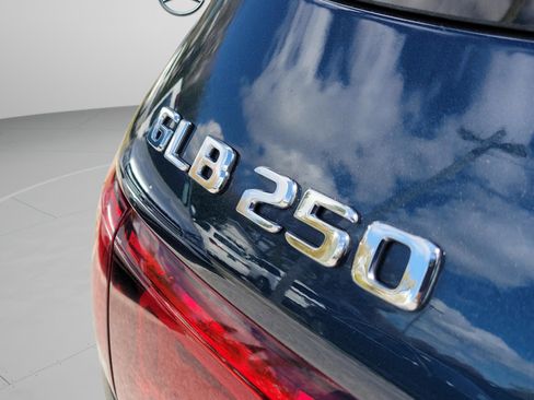 Used 2023 Mercedes-Benz GLB 250 4MATIC image 7