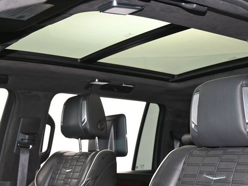 Used 2021 Cadillac Escalade ESV Sport Platinum image 11