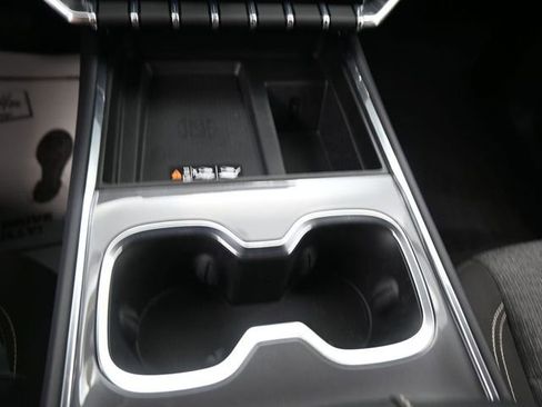 Used 2025 GMC Acadia Elevation image 11