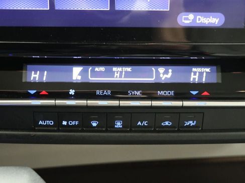 Used 2024 Toyota Sienna LE image 25