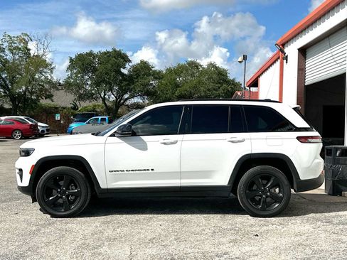 Used 2023 Jeep Grand Cherokee Altitude AWD/4WD image 11