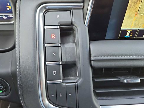 Used 2024 Chevrolet Tahoe Z71 w/ Luxury Package AWD/4WD image 21