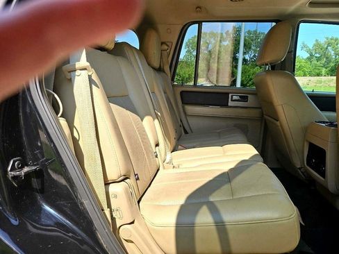 Used 2017 Ford Expedition XLT w/ Equipment Group 202A AWD/4WD image 31